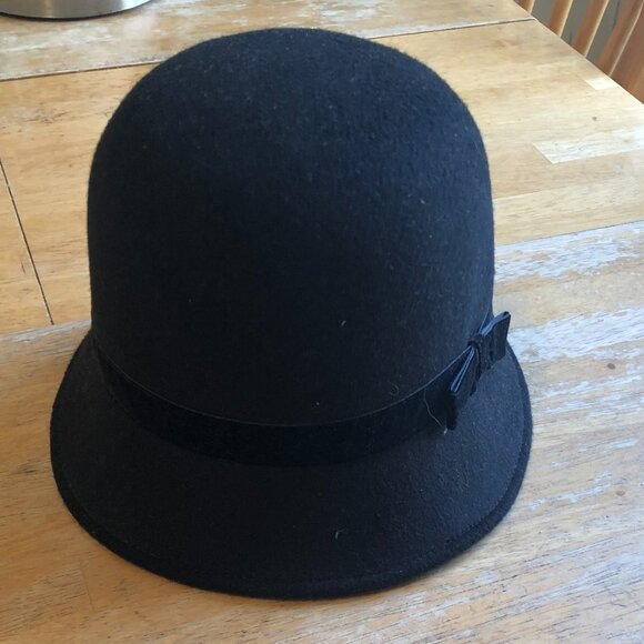 NWT - GYMBOREE BLACK FELT W/ VELVET RIBBON/BOW GIRL'S DRESS HAT - SIZE MEDIUM - Picture 1 of 5